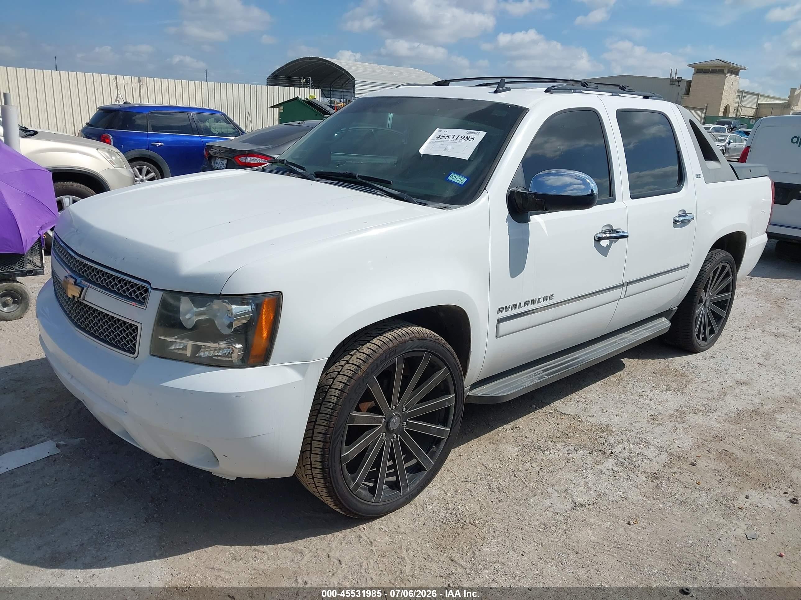 2010 Chevrolet Avalanche 1500 Ltz White vin: 3GNVKGE00AG168324
