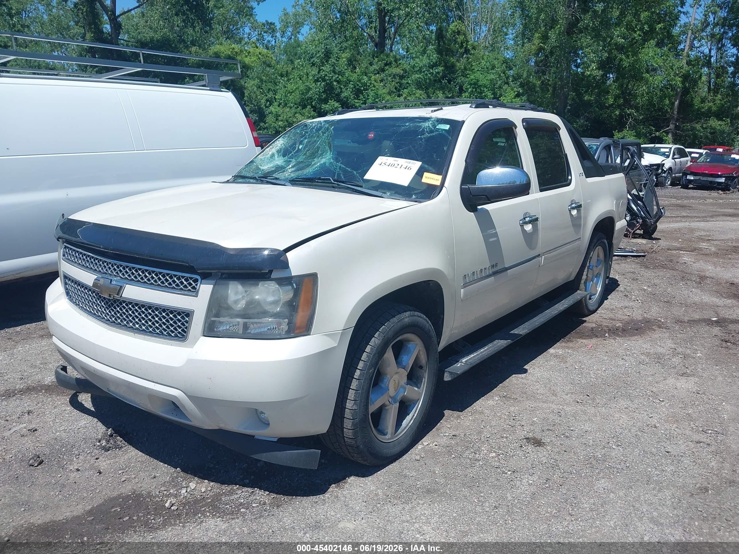 2010 Chevrolet Avalanche 1500 Ltz White vin: 3GNVKGE00AG283893