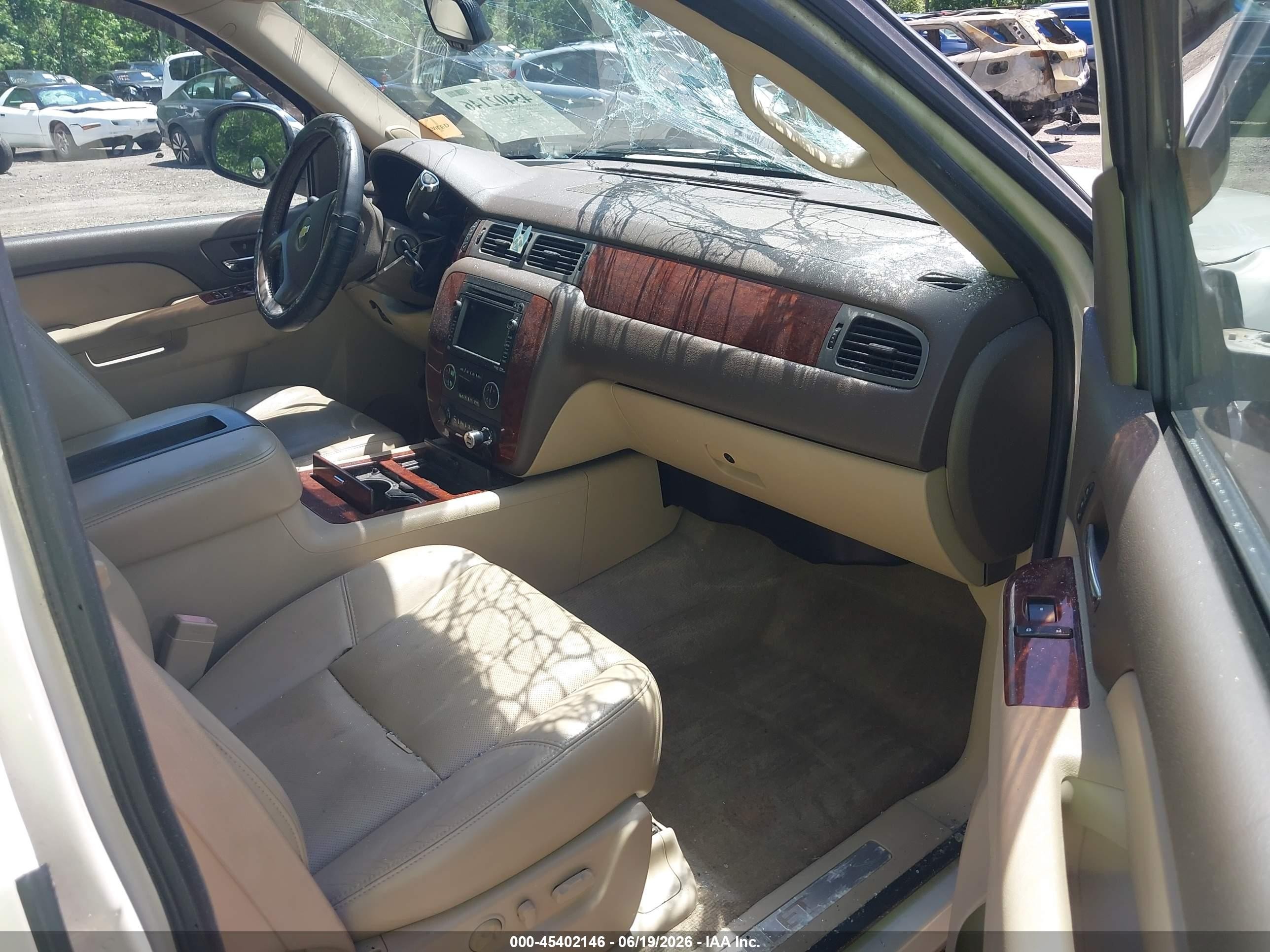 2010 Chevrolet Avalanche 1500 Ltz White vin: 3GNVKGE00AG283893