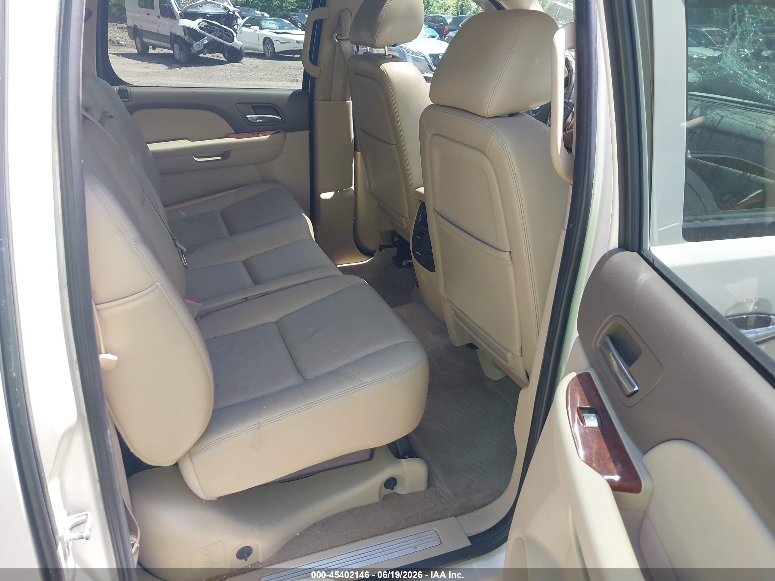 2010 Chevrolet Avalanche 1500 Ltz White vin: 3GNVKGE00AG283893