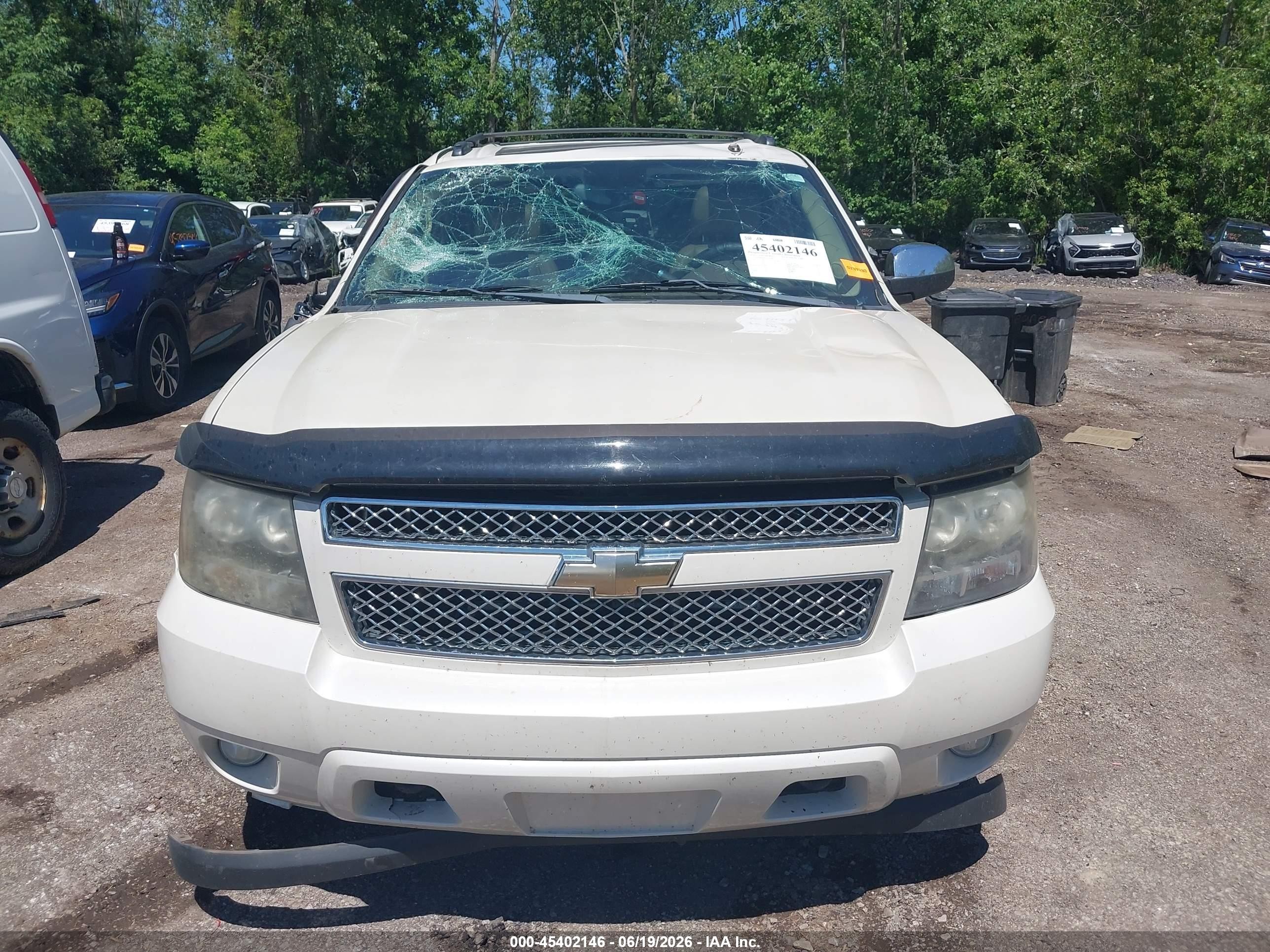 2010 Chevrolet Avalanche 1500 Ltz White vin: 3GNVKGE00AG283893