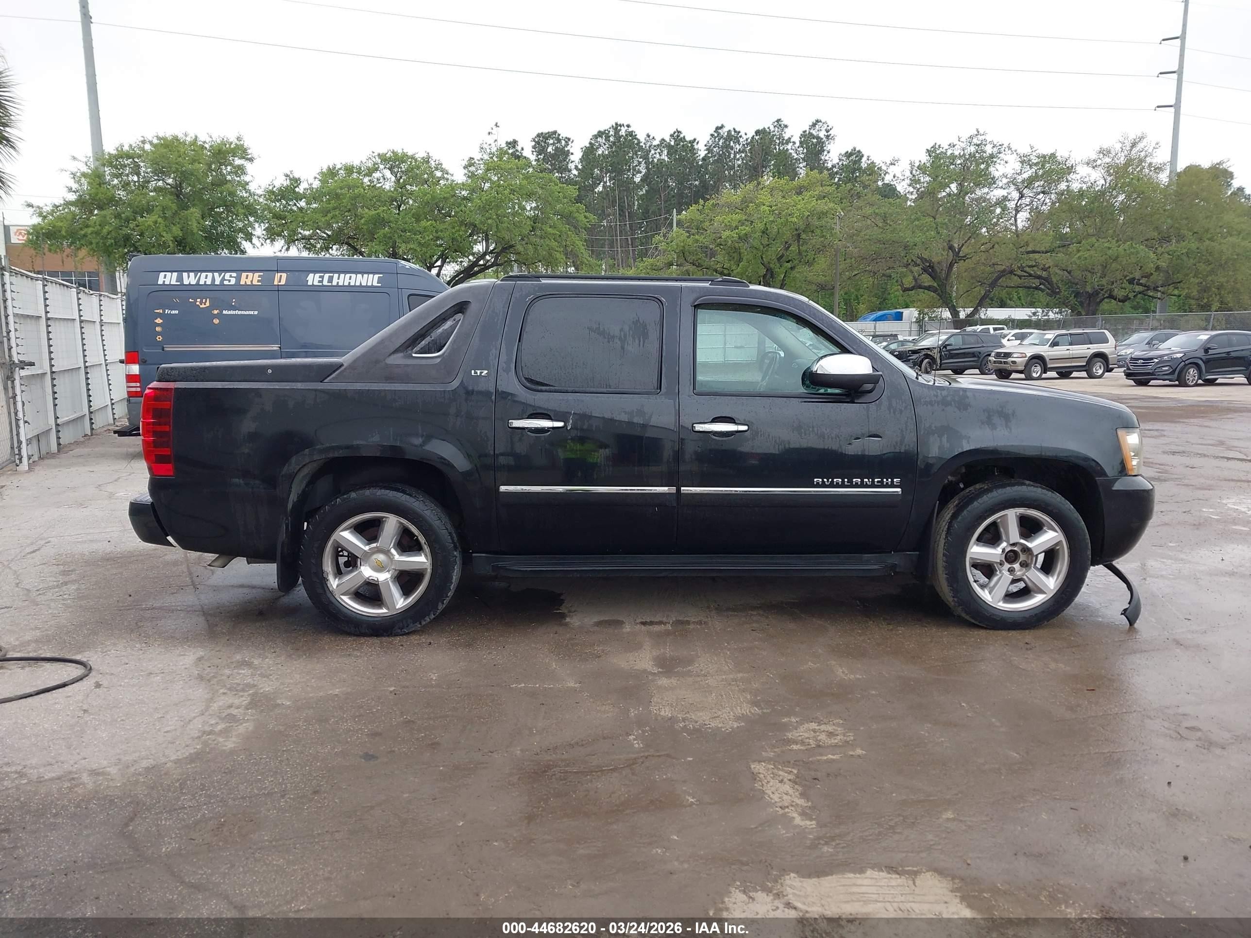 2010 Chevrolet Avalanche Ltz Black vin: 3GNVKGE07AG211105