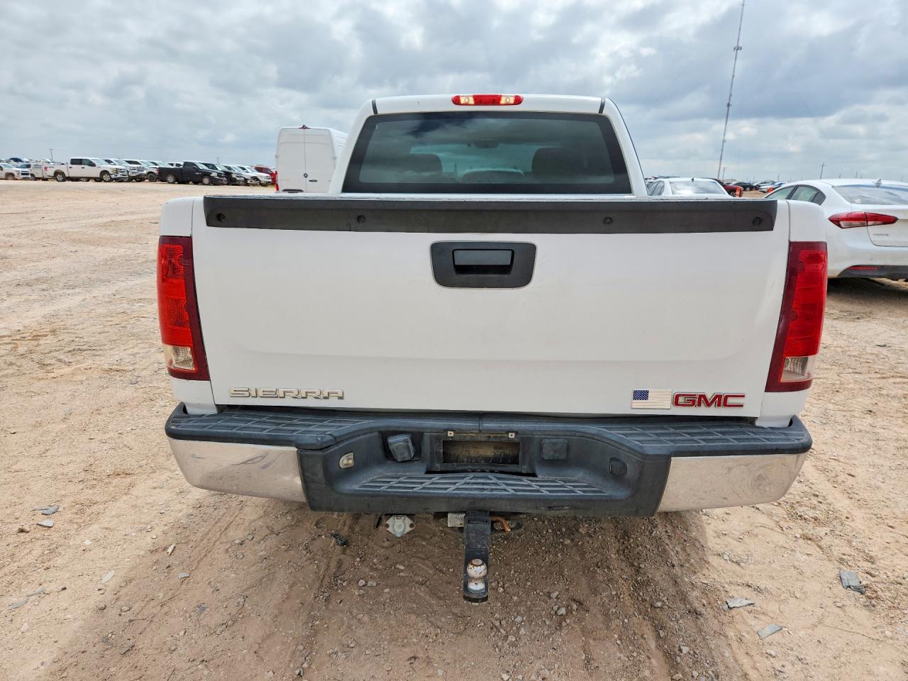 2008 Gmc Sierra C1500 White vin: 3GTEC13C38G132931
