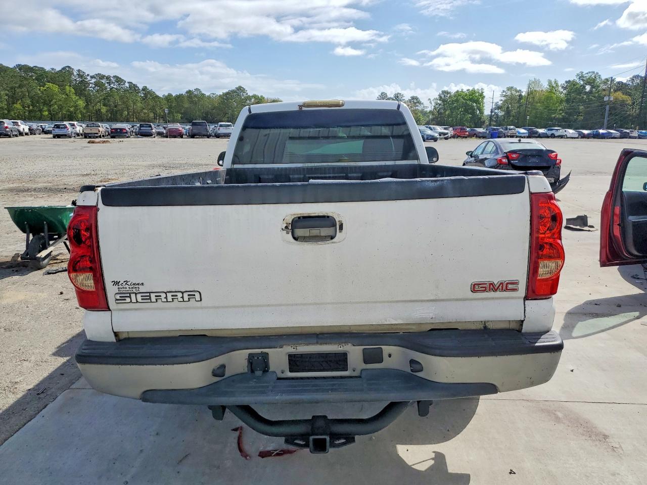 2007 Gmc New Sierra C1500 Classic White vin: 3GTEC14X27G201656
