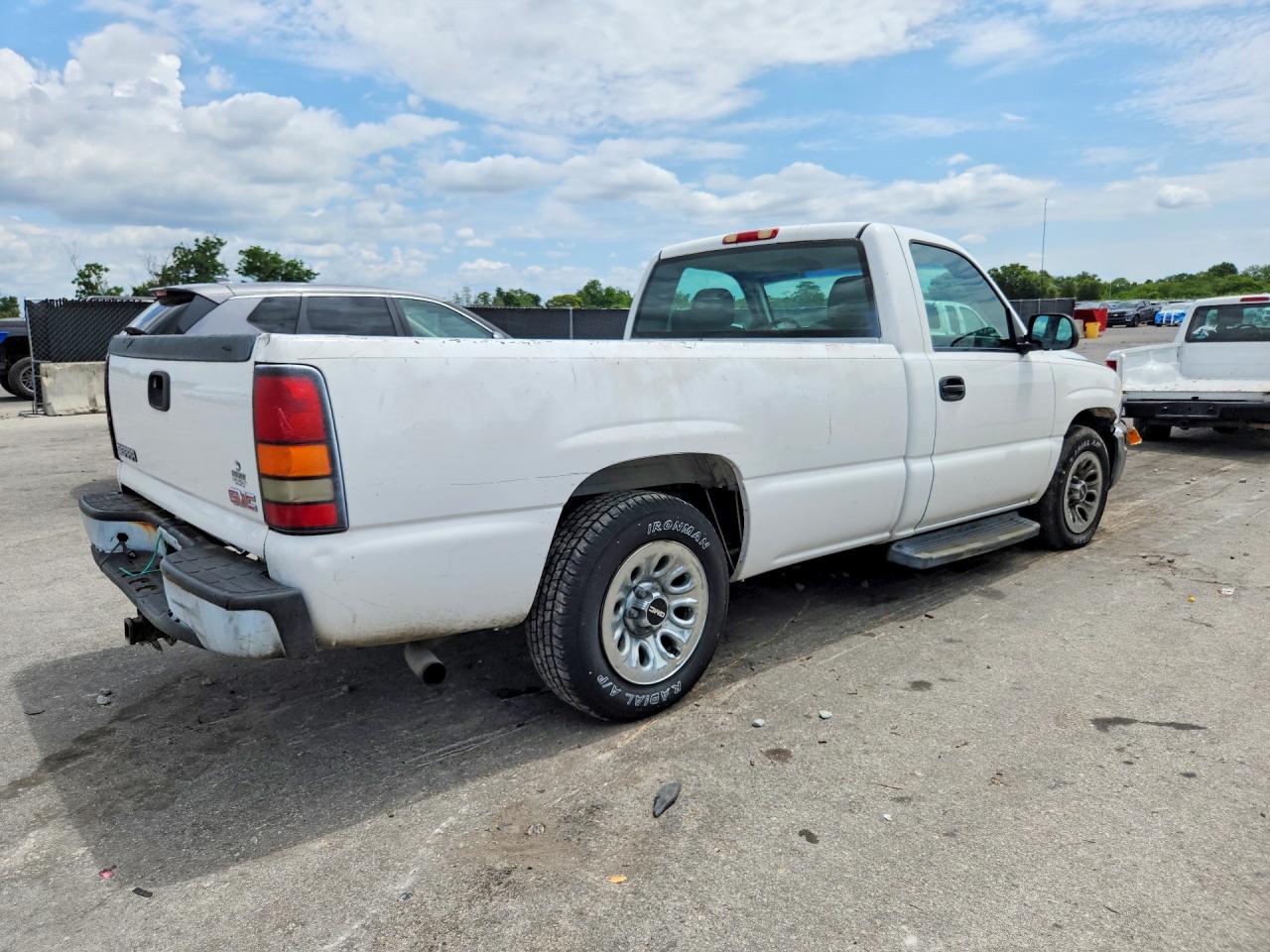2007 Gmc New Sierra C1500 Classic White vin: 3GTEC14X27G208333
