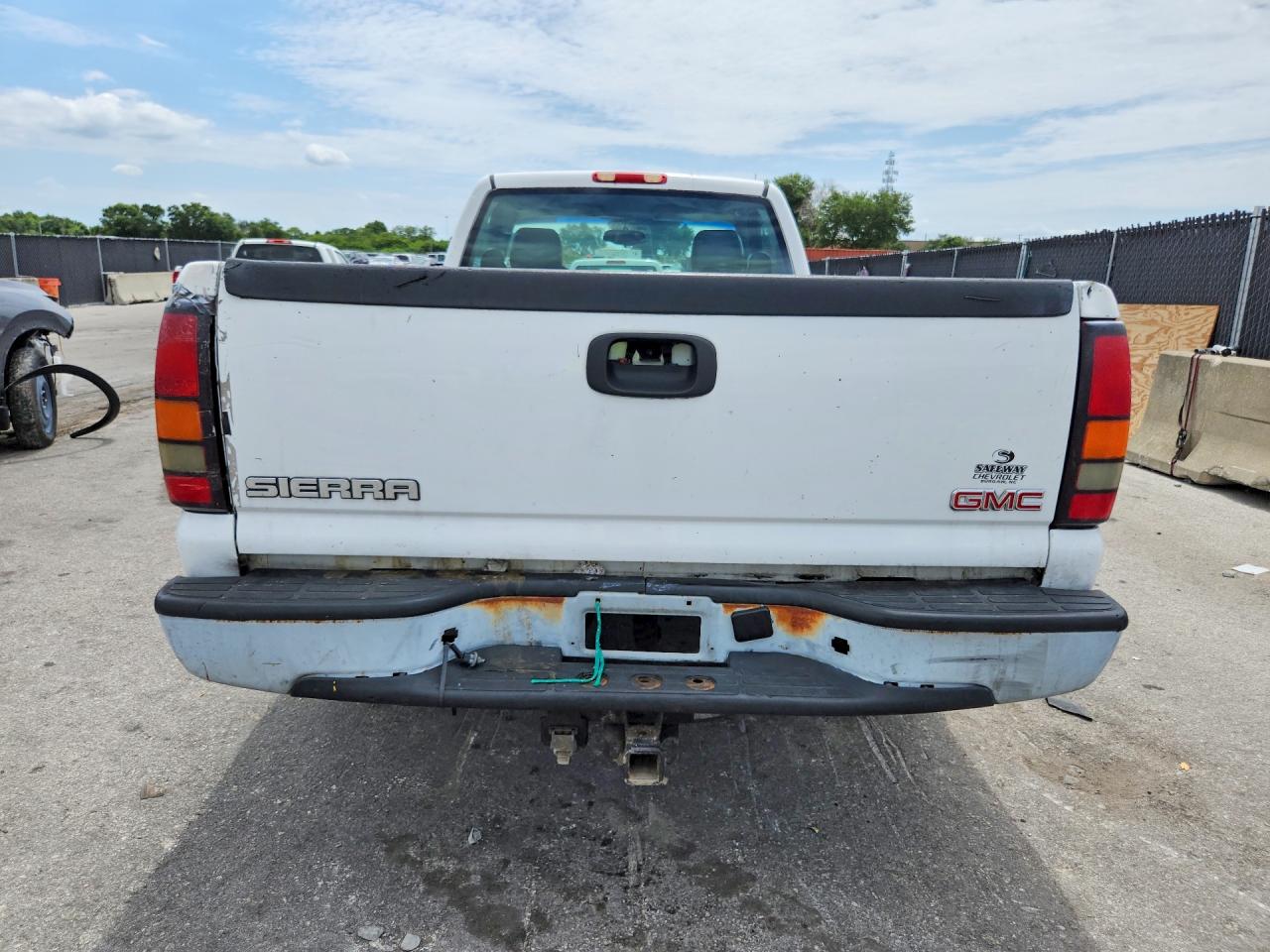 2007 Gmc New Sierra C1500 Classic White vin: 3GTEC14X27G208333