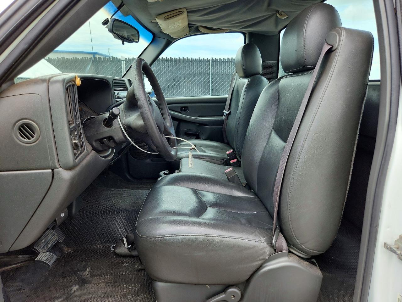 2007 Gmc New Sierra C1500 Classic White vin: 3GTEC14X27G208333