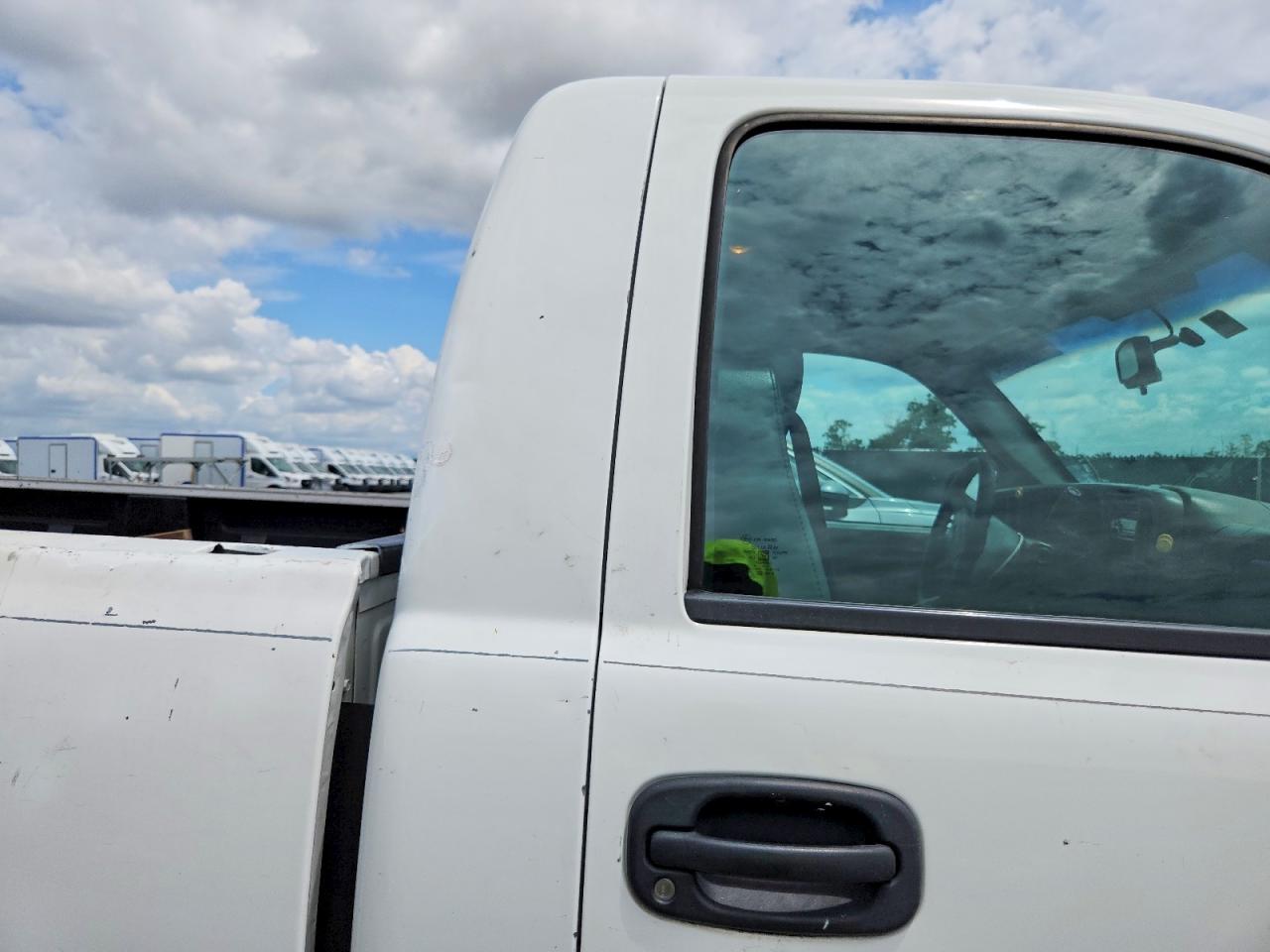 2007 Gmc New Sierra C1500 Classic White vin: 3GTEC14X27G208333