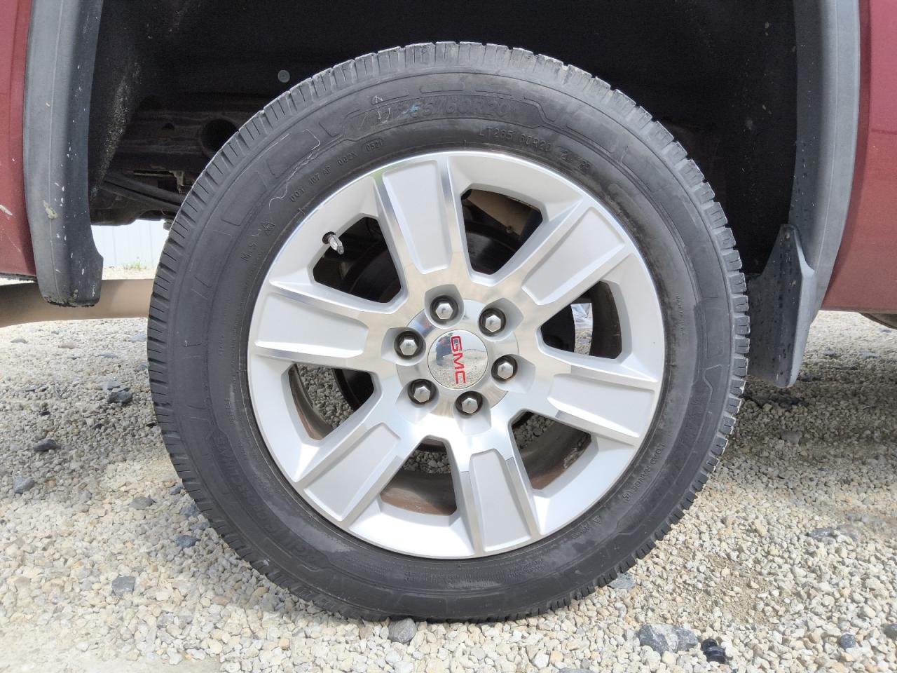 2015 Gmc Sierra C1500 Sle Red vin: 3GTP1UEC3FG296237 Damage: Right Rear Tire, Worn, Replacement Required