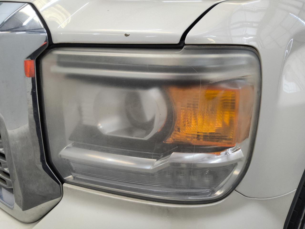 2014 Gmc Sierra C1500 Slt White vin: 3GTP1VEC2EG498376 Damage: Left Head Lamp, Faded, Acceptable