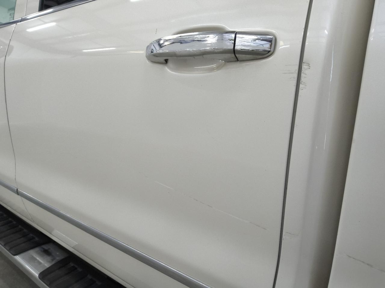 2014 Gmc Sierra C1500 Slt White vin: 3GTP1VEC2EG498376 Damage: Left Rear Door, Heavy Scratch, 9 To 10 Inches