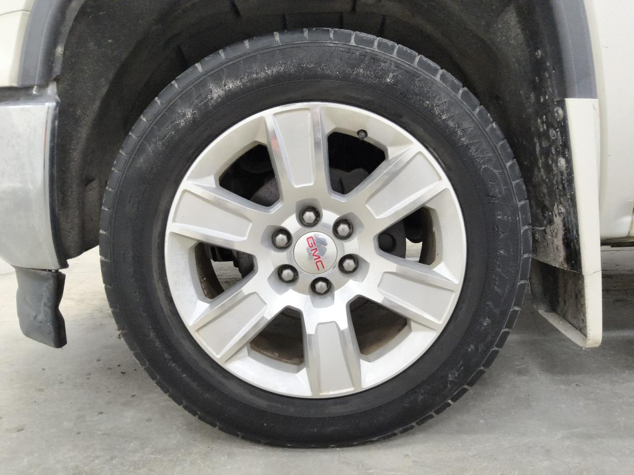 2014 Gmc Sierra C1500 Slt White vin: 3GTP1VEC2EG498376 Damage: Left Front Wheel, Curb Rash, 1 To 2 Inches