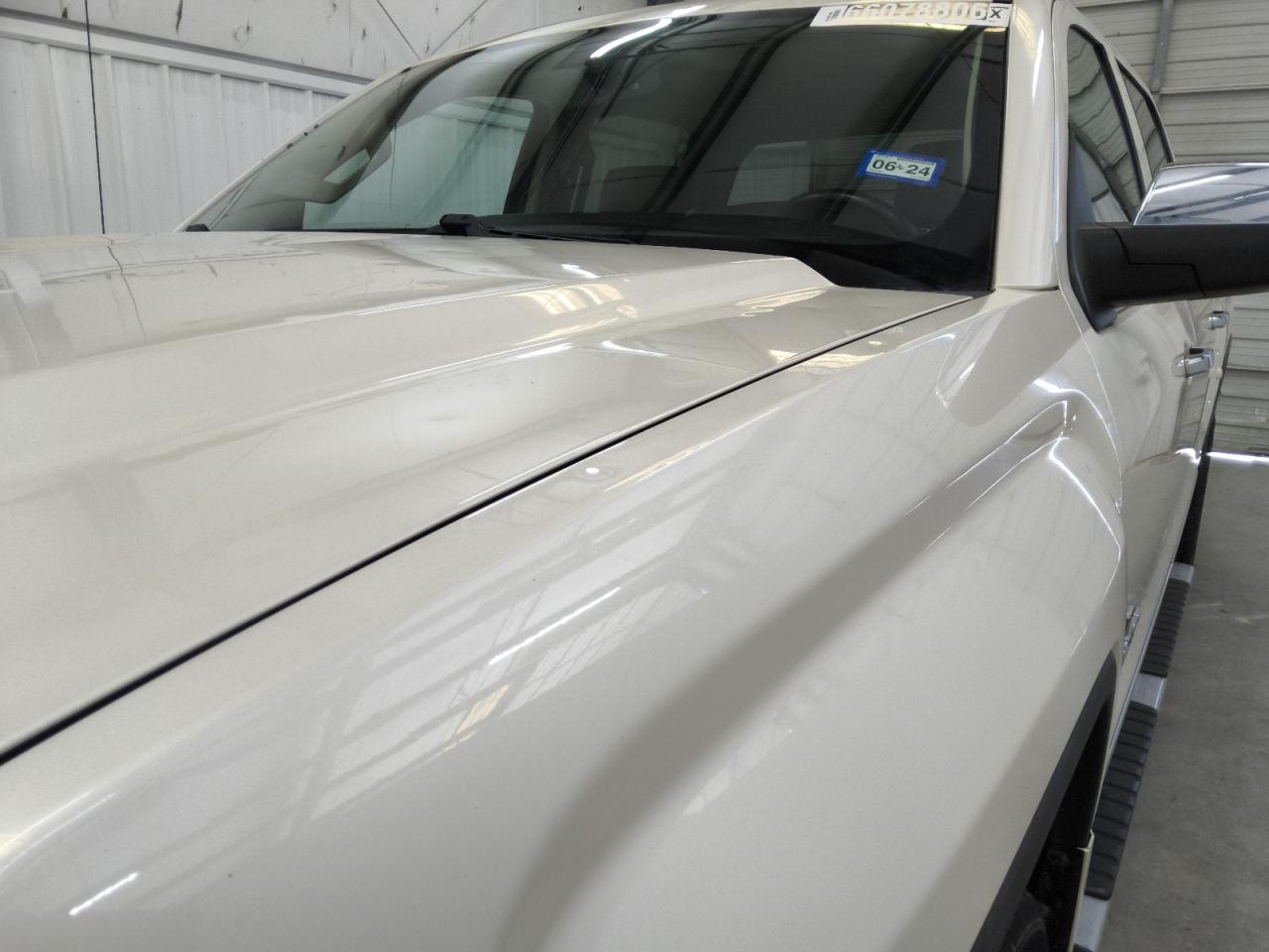 2014 Gmc Sierra C1500 Slt White vin: 3GTP1VEC2EG498376 Damage: Left Front Fender, Dent(S) W/No Paint Dmg, Pdr-1 Dent