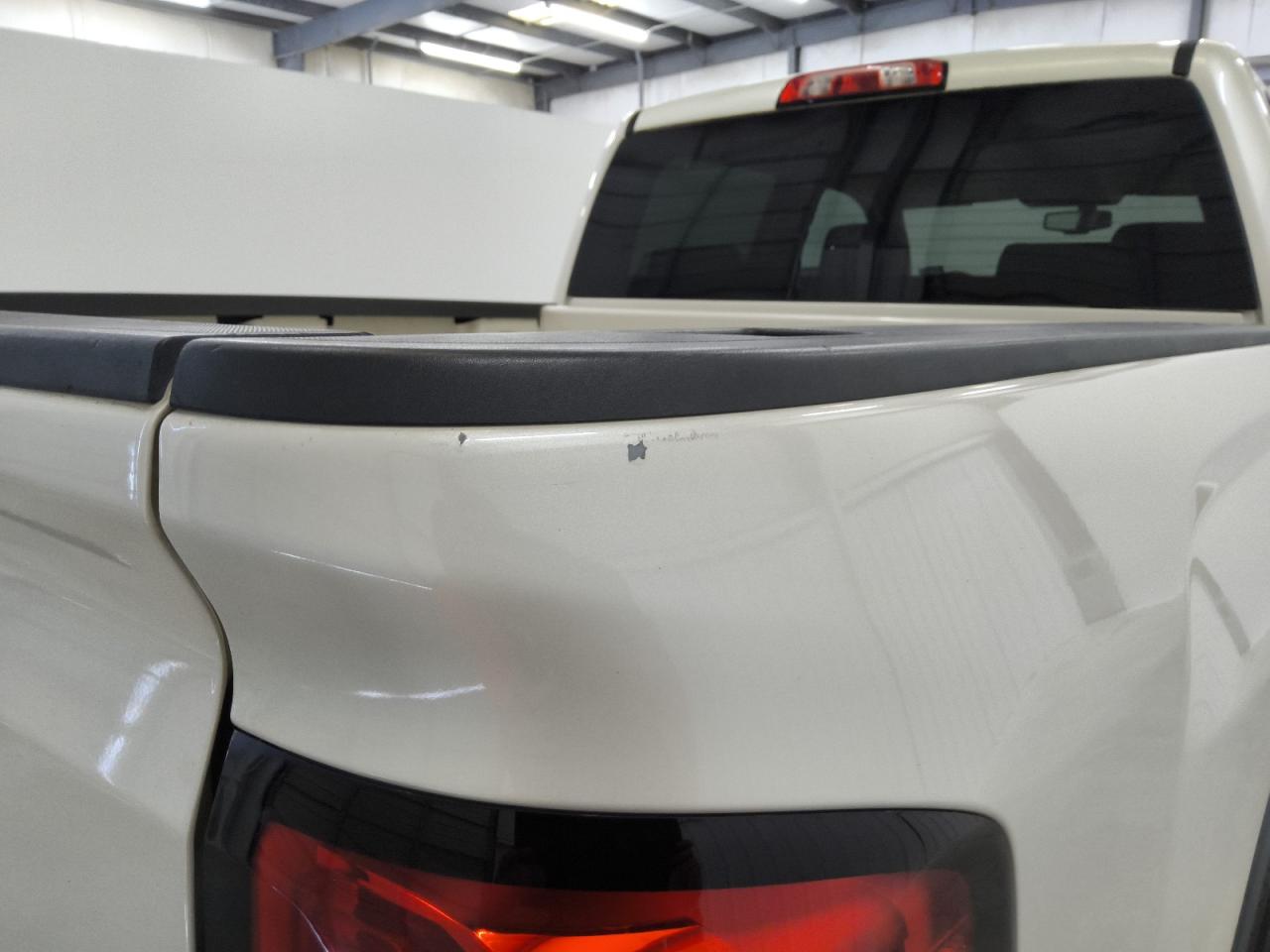 2014 Gmc Sierra C1500 Slt White vin: 3GTP1VEC2EG498376 Damage: Right Bed Side, Heavy Scratch, 1 To 2 Inches