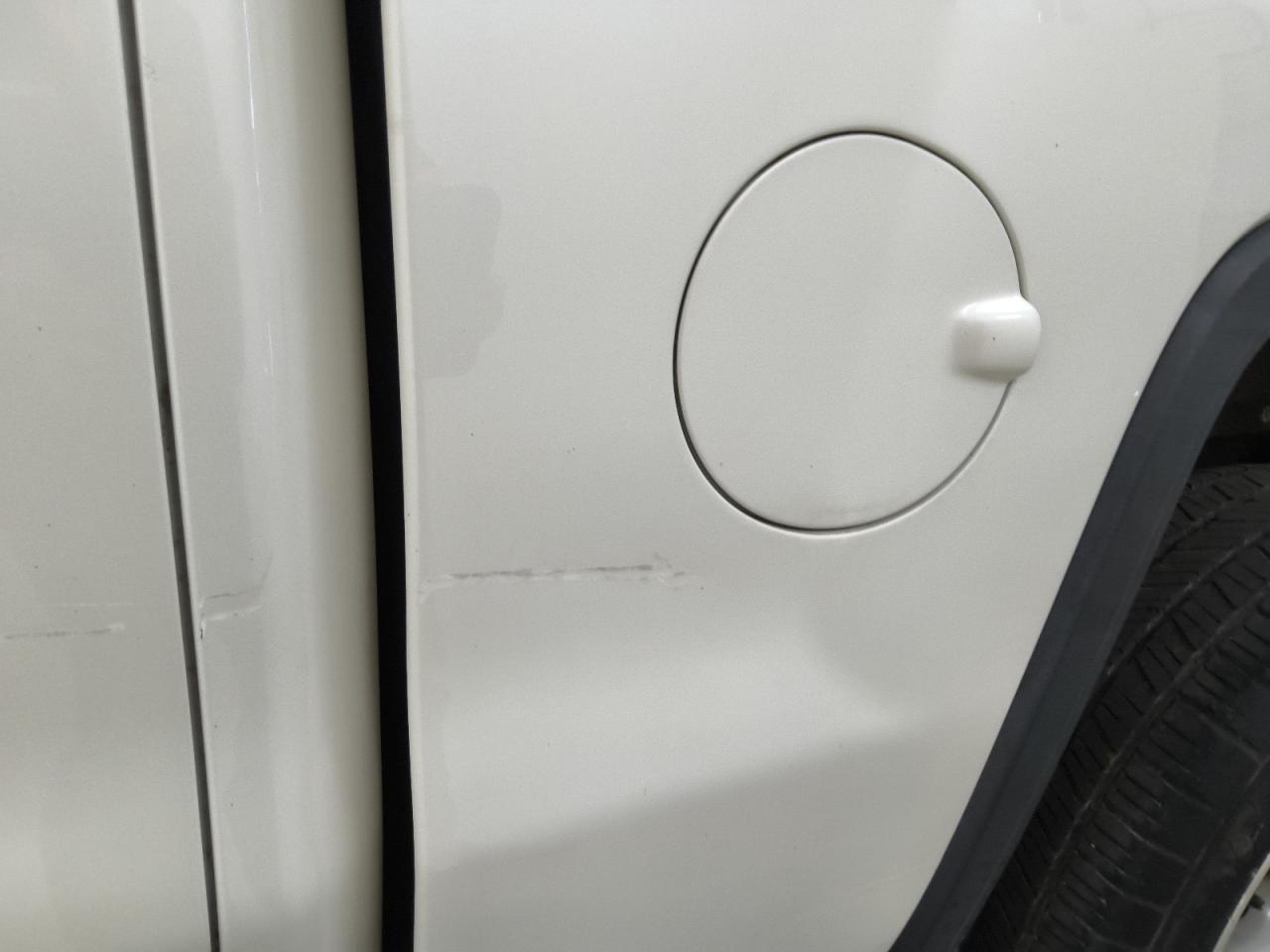 2014 Gmc Sierra C1500 Slt White vin: 3GTP1VEC2EG498376 Damage: Left Bed Side, Dent(S) W/ Paint Dmg, 3 To 4 Inches