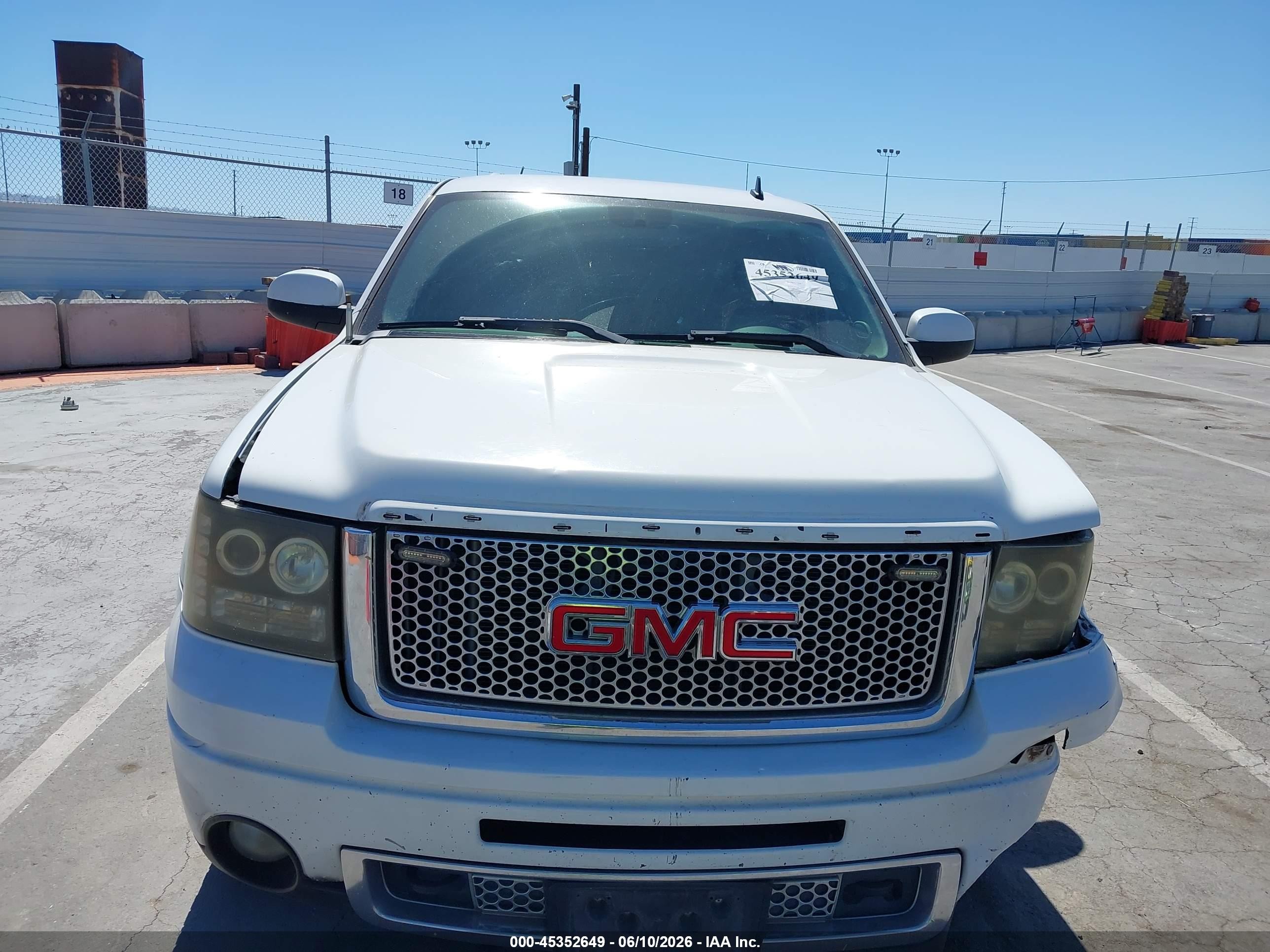 2012 Gmc Sierra 1500 Denali White vin: 3GTP1XE29CG193621