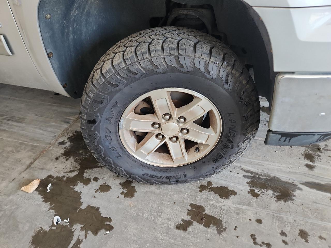 2011 Gmc Sierra K1500 Sle Silver vin: 3GTP2VE37BG269698 Damage: Right Front Wheel, Curb Rash, 2 To 3 Inches