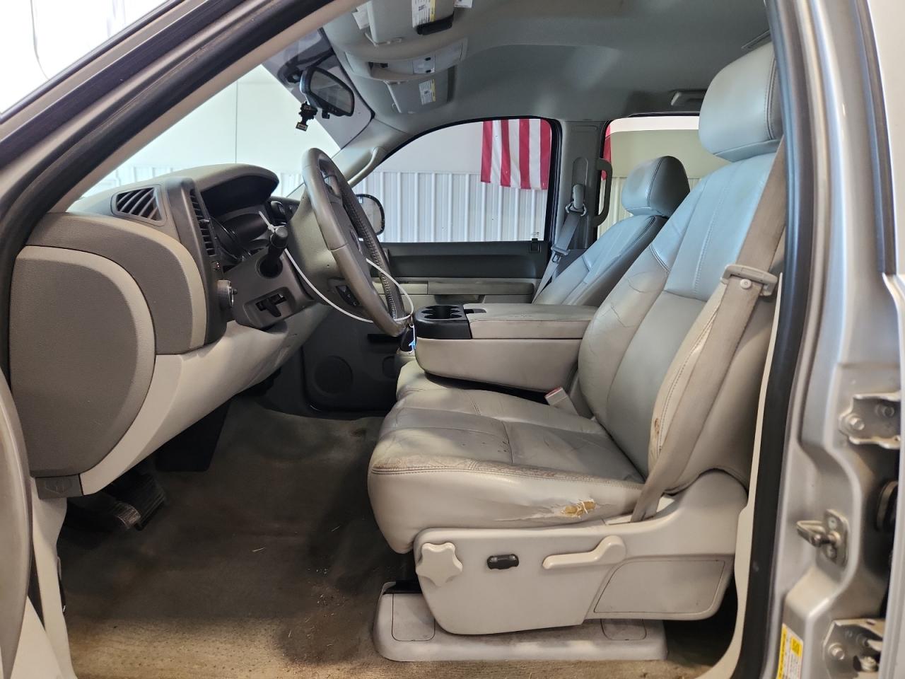 2011 Gmc Sierra K1500 Sle Silver vin: 3GTP2VE37BG269698 Damage: Left Front Seat Cushion, Worn, Replacement Required