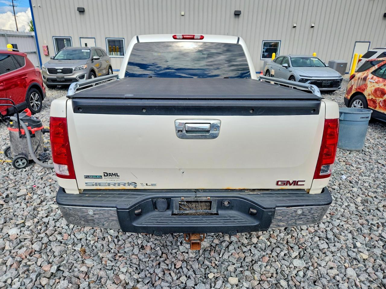 2011 Gmc Sierra K1500 Sle White vin: 3GTP2VE3XBG325388
