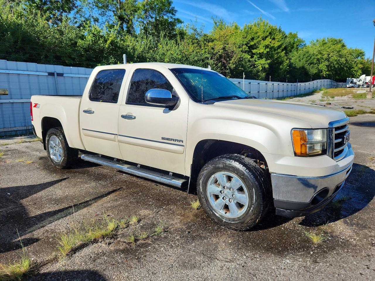 2013 Gmc Sierra K1500 Sle Cream vin: 3GTP2VE70DG291709