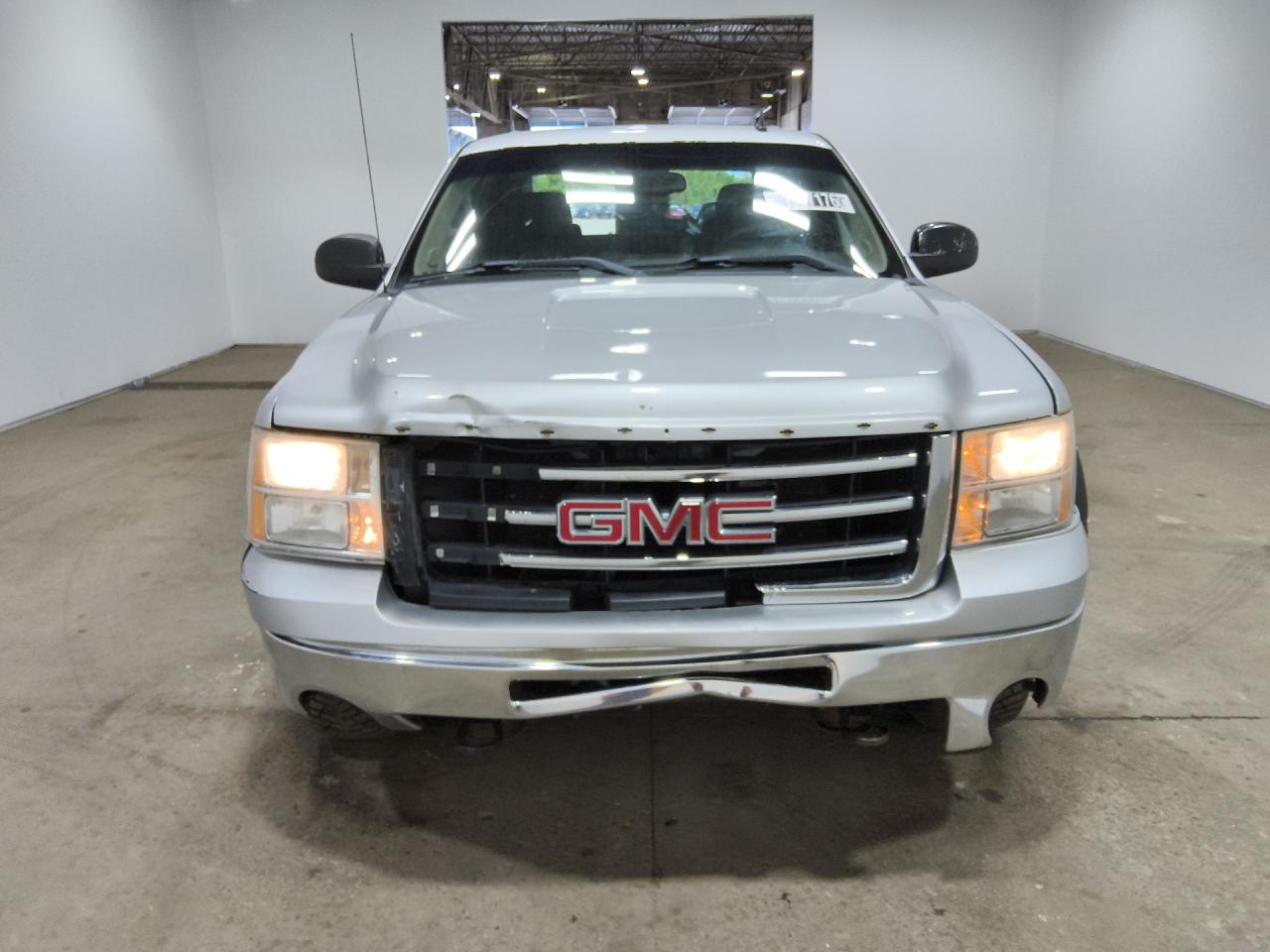 2012 Gmc Sierra K1500 Sle Silver vin: 3GTP2VE71CG209100 Damage: Grille, Chipped, 10 Or More