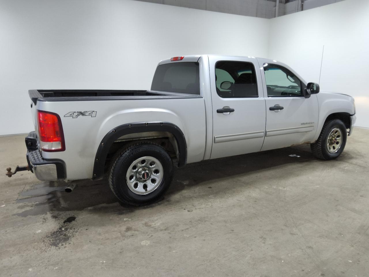 2012 Gmc Sierra K1500 Sle Silver vin: 3GTP2VE71CG209100 Damage: Right Front Door, Broken, Replacement Required