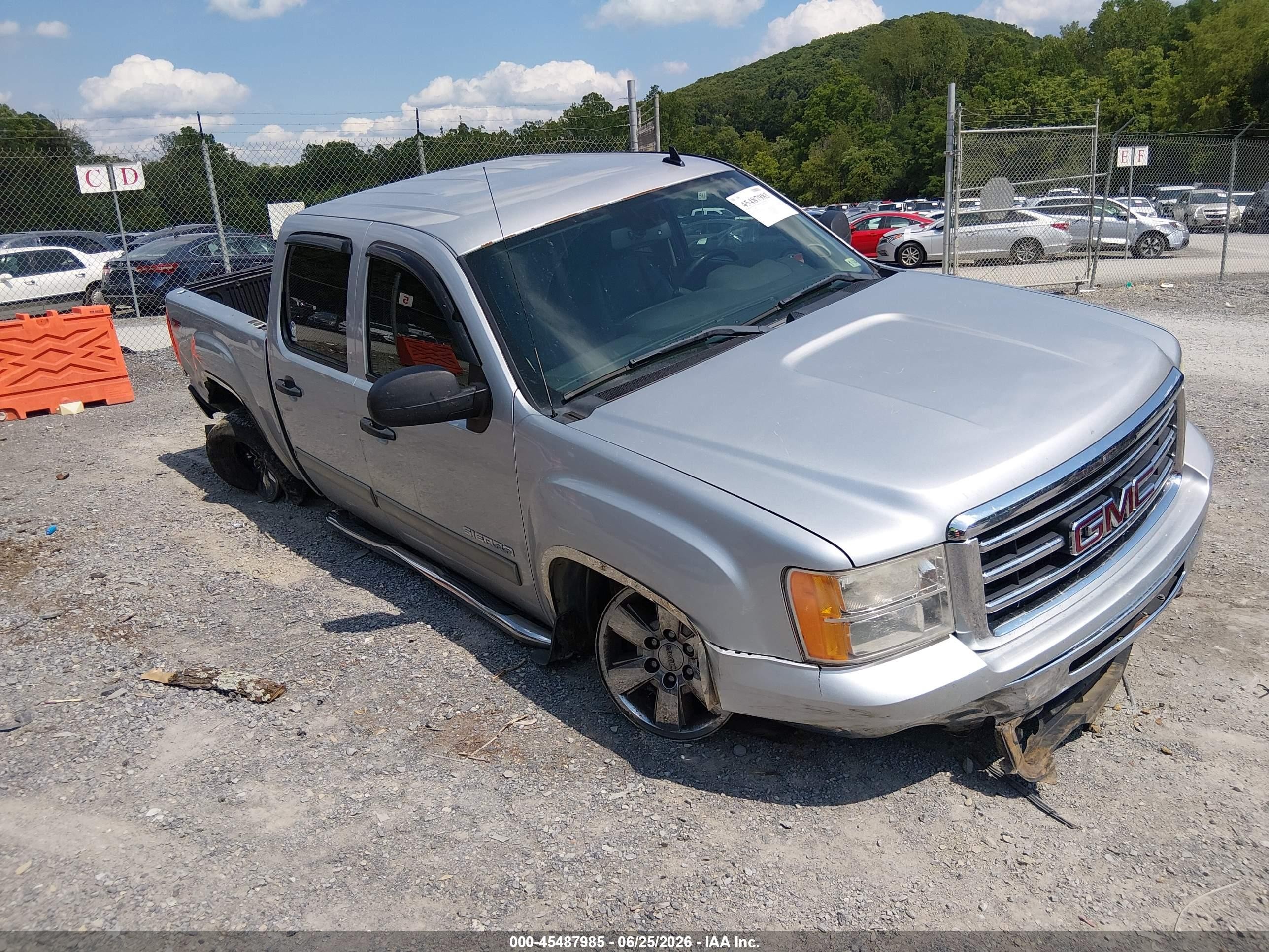 2013 Gmc Sierra 1500 Sle Silver vin: 3GTP2VE75DG380563
