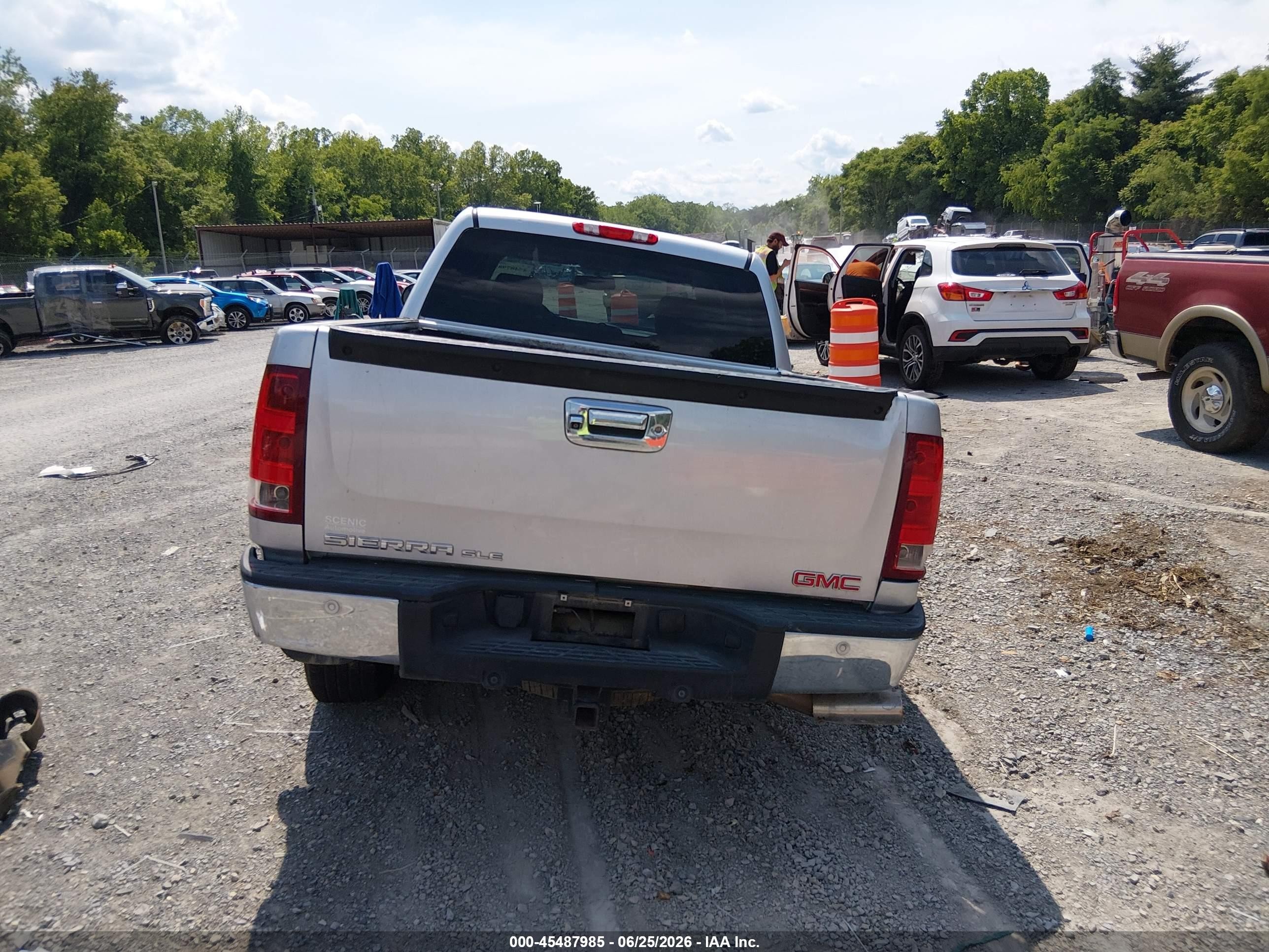 2013 Gmc Sierra 1500 Sle Silver vin: 3GTP2VE75DG380563