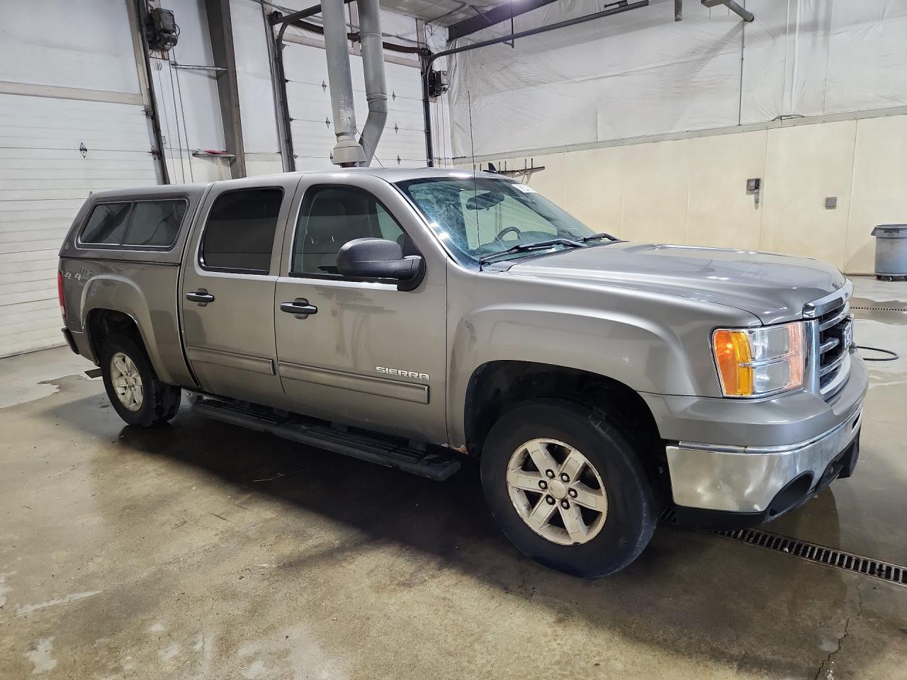 2013 Gmc Sierra K1500 Sle Silver vin: 3GTP2VE76DG175933 Damage: Right Front Door, Heavy Scratch, 1 To 2 Inches