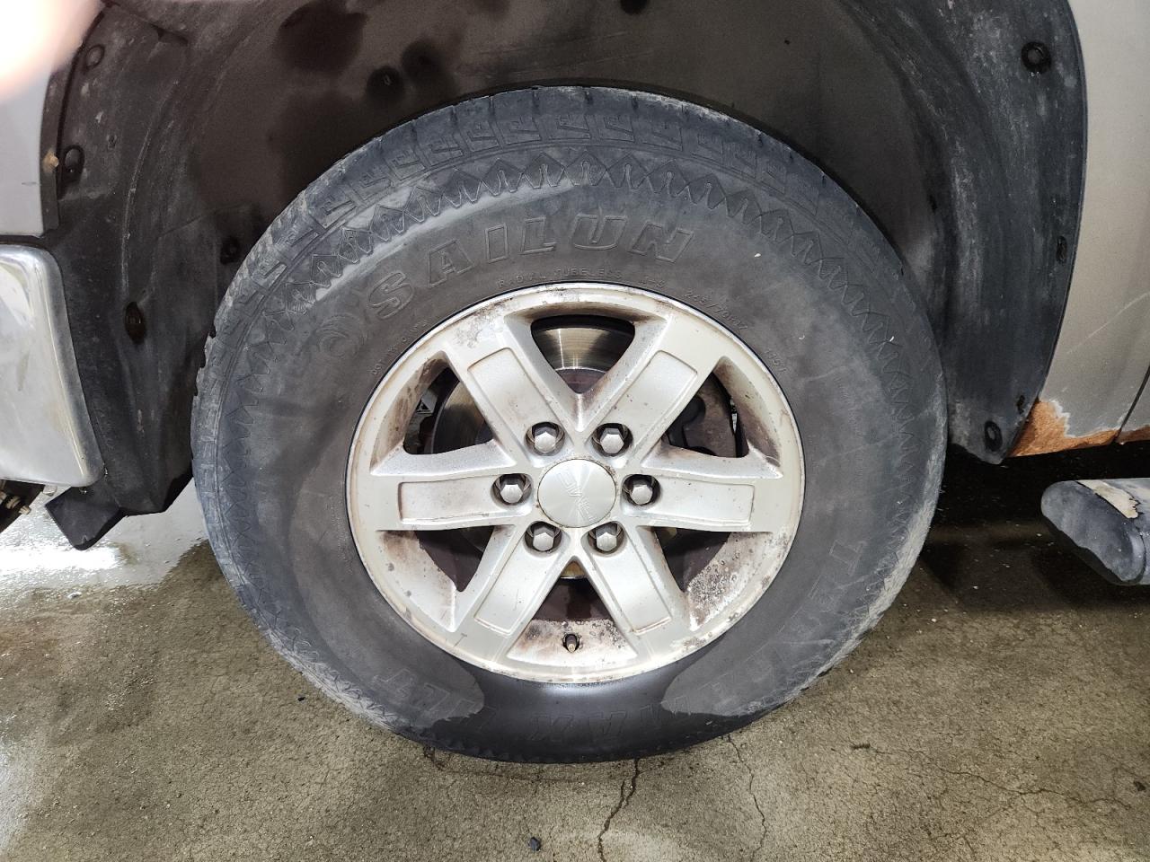 2013 Gmc Sierra K1500 Sle Silver vin: 3GTP2VE76DG175933 Damage: Left Front Door, Rust, 1 To 2 Inches