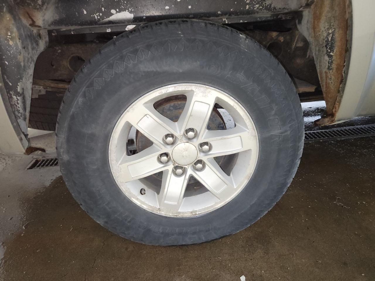 2013 Gmc Sierra K1500 Sle Silver vin: 3GTP2VE76DG175933 Damage: Right Bed Side, Rust, 3 To 4 Inches