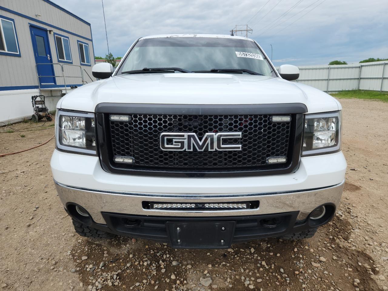 2013 Gmc Sierra K1500 Slt White vin: 3GTP2WE25DG269375 Damage: Front Metal Bumper Chrome, Dent(S) W/No Paint Dmg, < 1/8 Inch