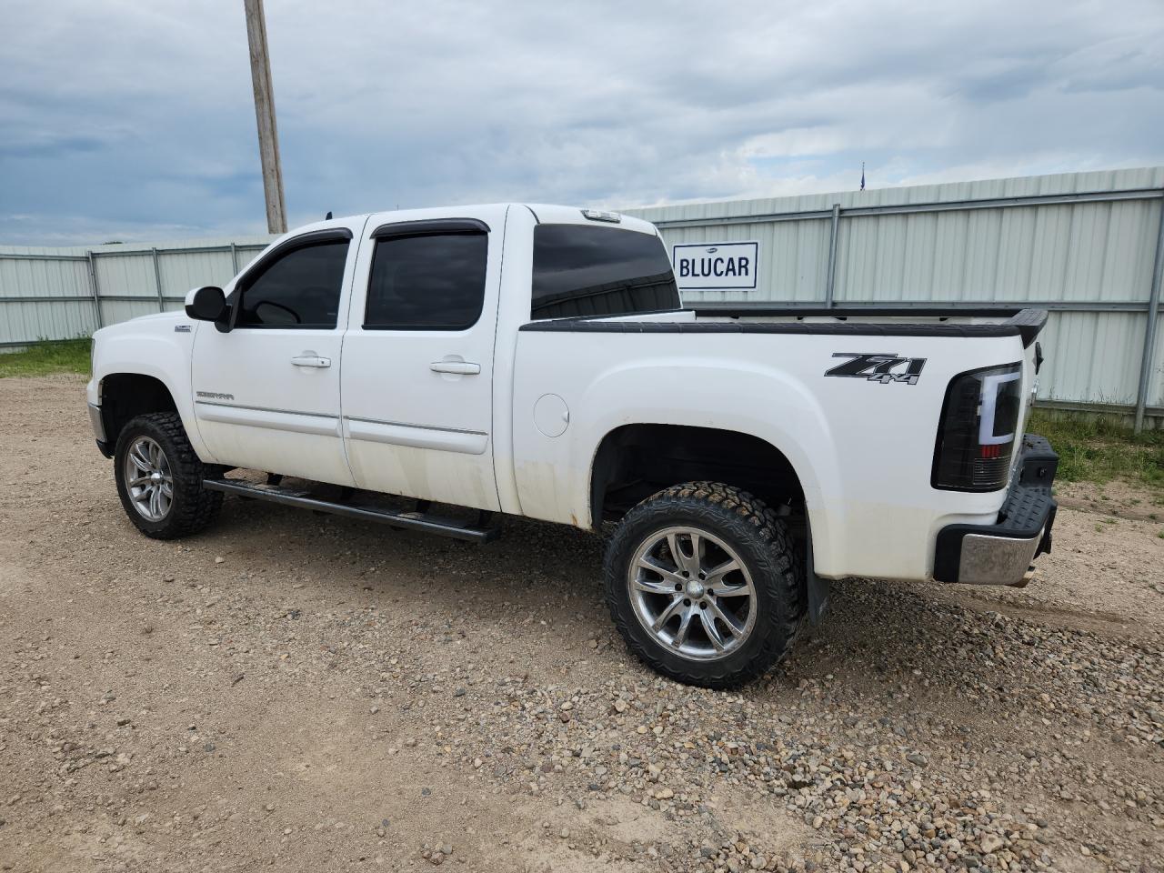 2013 Gmc Sierra K1500 Slt White vin: 3GTP2WE25DG269375 Damage: Left Rear Door, Heavy Scratch, 1 To 2 Inches