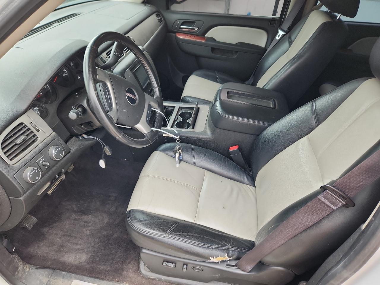 2013 Gmc Sierra K1500 Slt White vin: 3GTP2WE25DG269375 Damage: Left Front Seat, Torn, 1 To 2 Inches