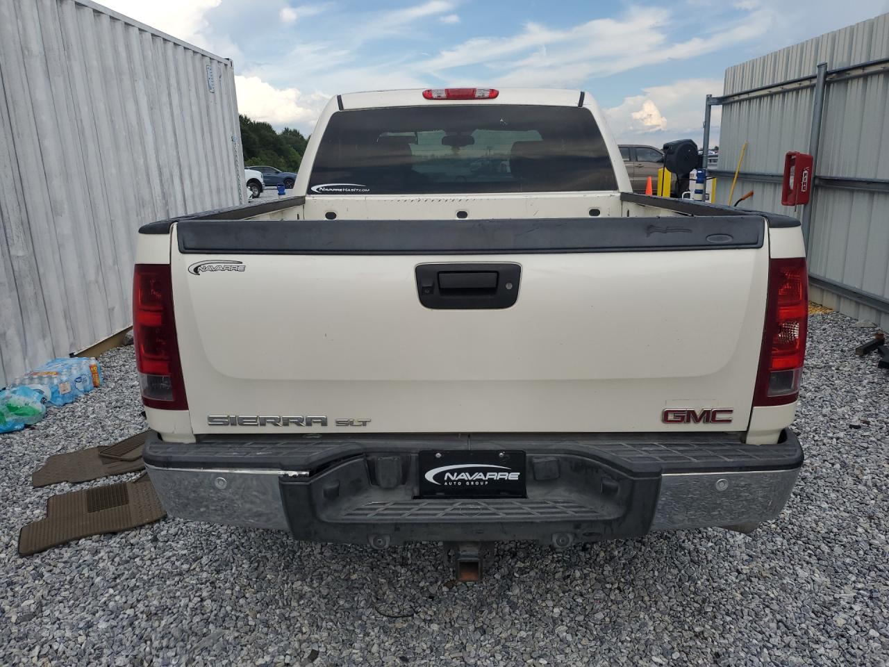 2013 Gmc Sierra K1500 Slt White vin: 3GTP2WE79DG104103 Damage: Tailgate, Dent(S) W/No Paint Dmg, 1/2 To 1 Inch