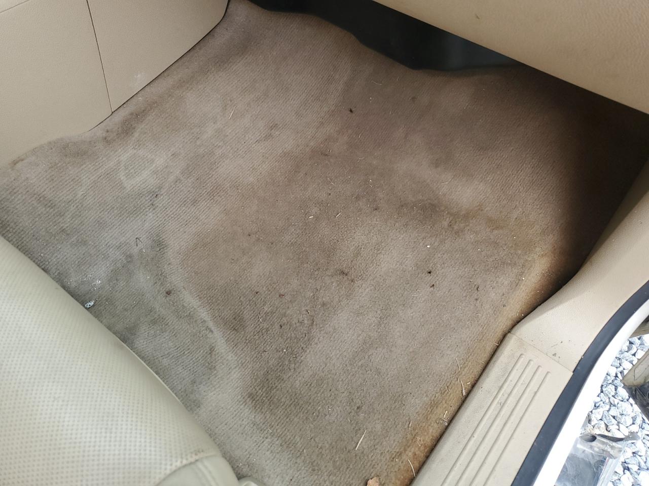 2013 Gmc Sierra K1500 Slt White vin: 3GTP2WE79DG104103 Damage: Right Front Carpet, Stained, Permanent