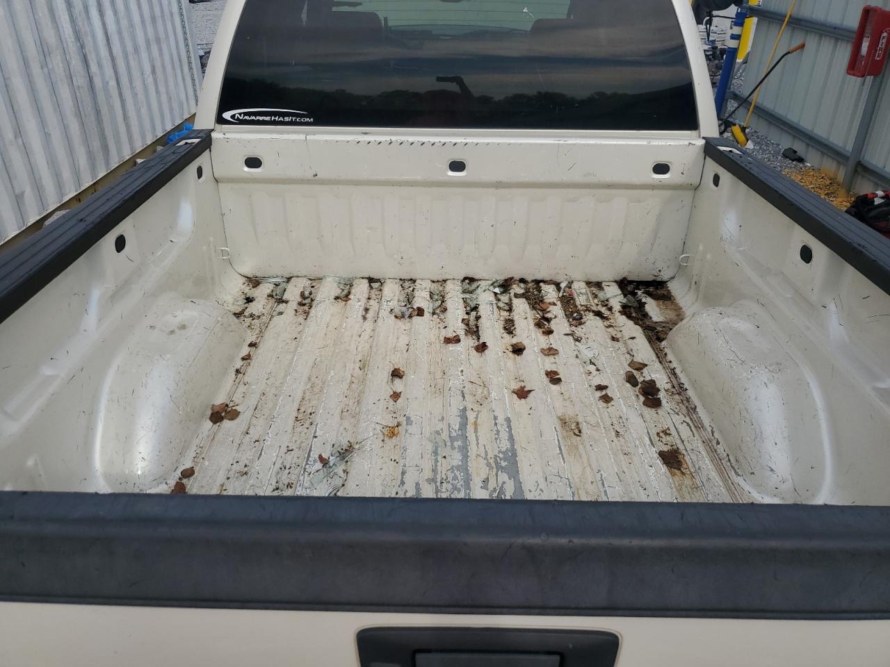 2013 Gmc Sierra K1500 Slt White vin: 3GTP2WE79DG104103 Damage: Inside Bed, Multiple Scratches Heavy, 10 Or More