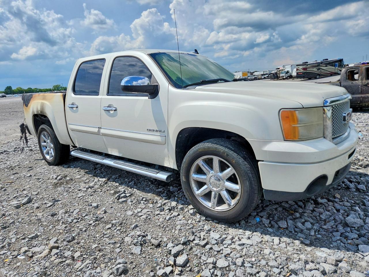 2011 Gmc Sierra K1500 Denali White vin: 3GTP2XE21BG249661
