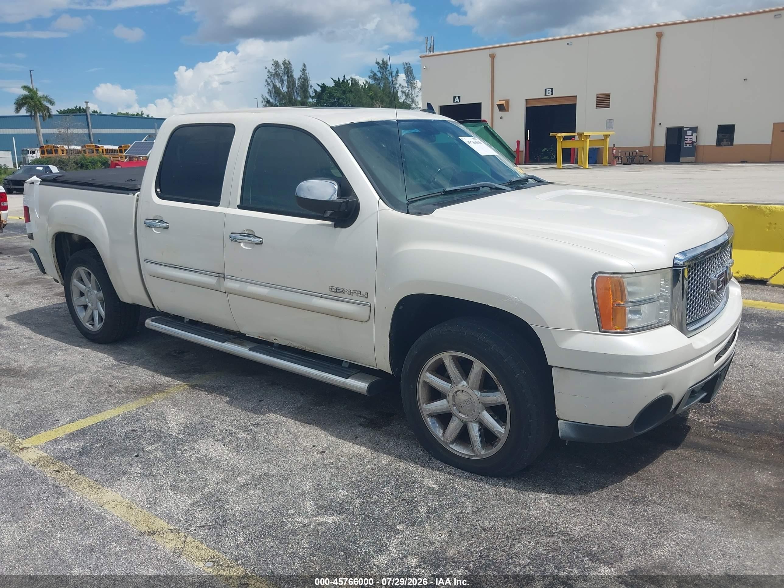 2011 Gmc Sierra 1500 Denali White vin: 3GTP2XE27BG198652