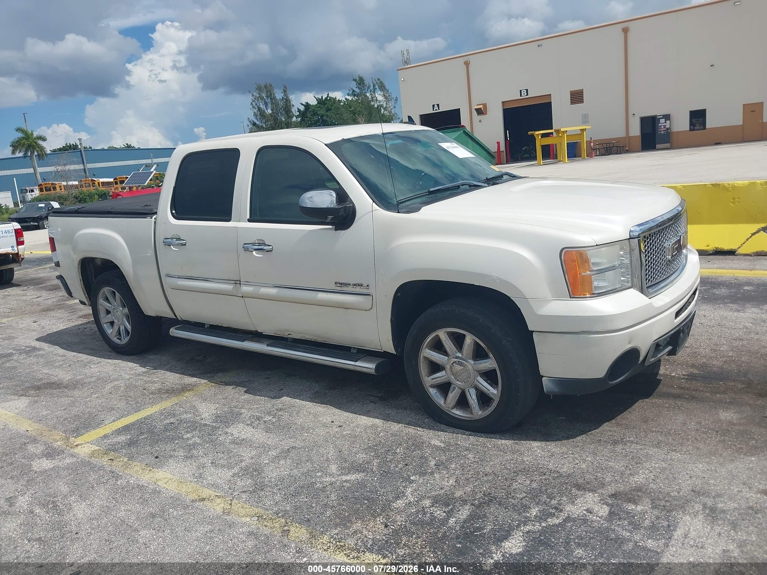 2011 Gmc Sierra 1500 Denali White vin: 3GTP2XE27BG198652