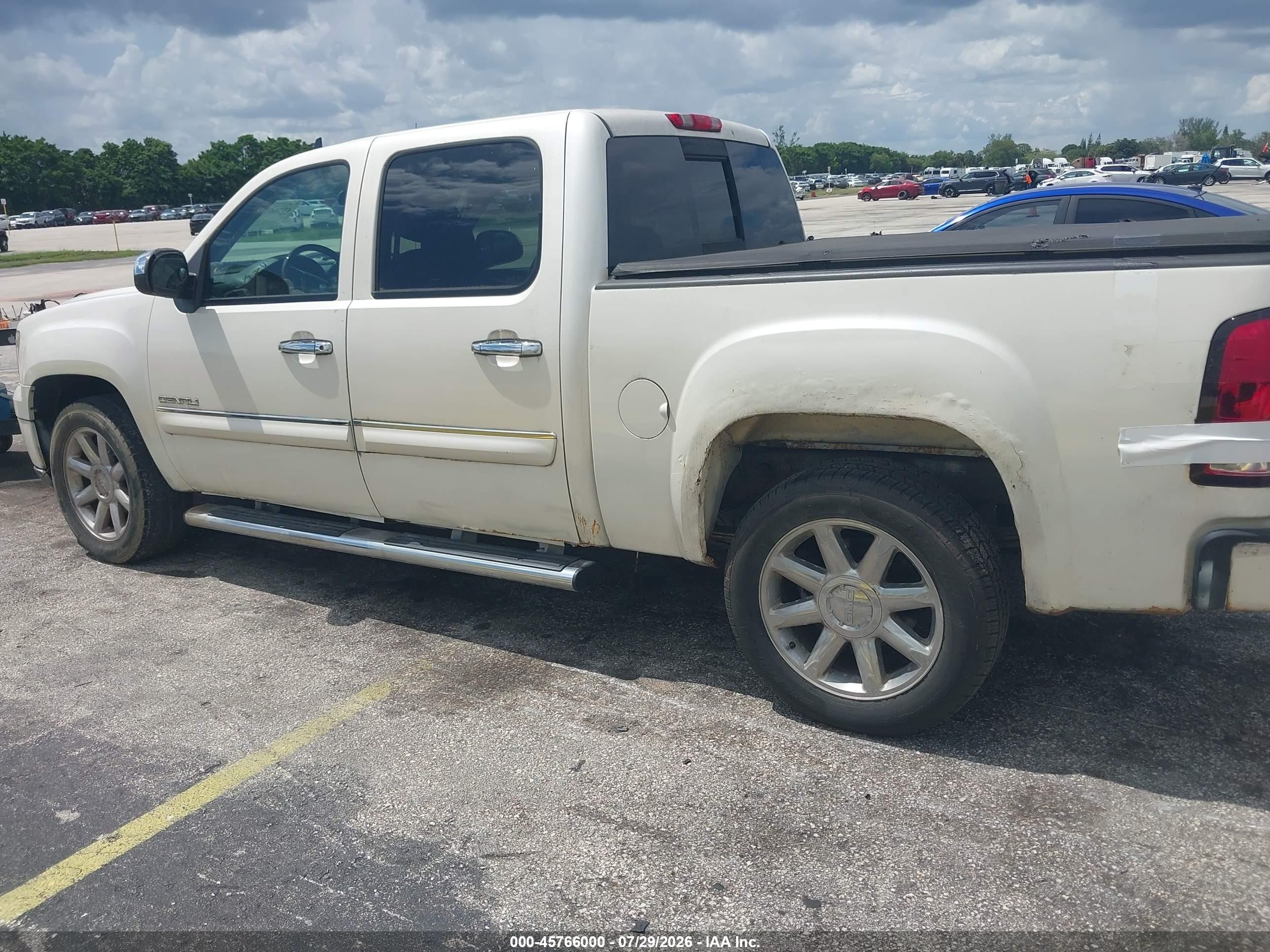2011 Gmc Sierra 1500 Denali White vin: 3GTP2XE27BG198652
