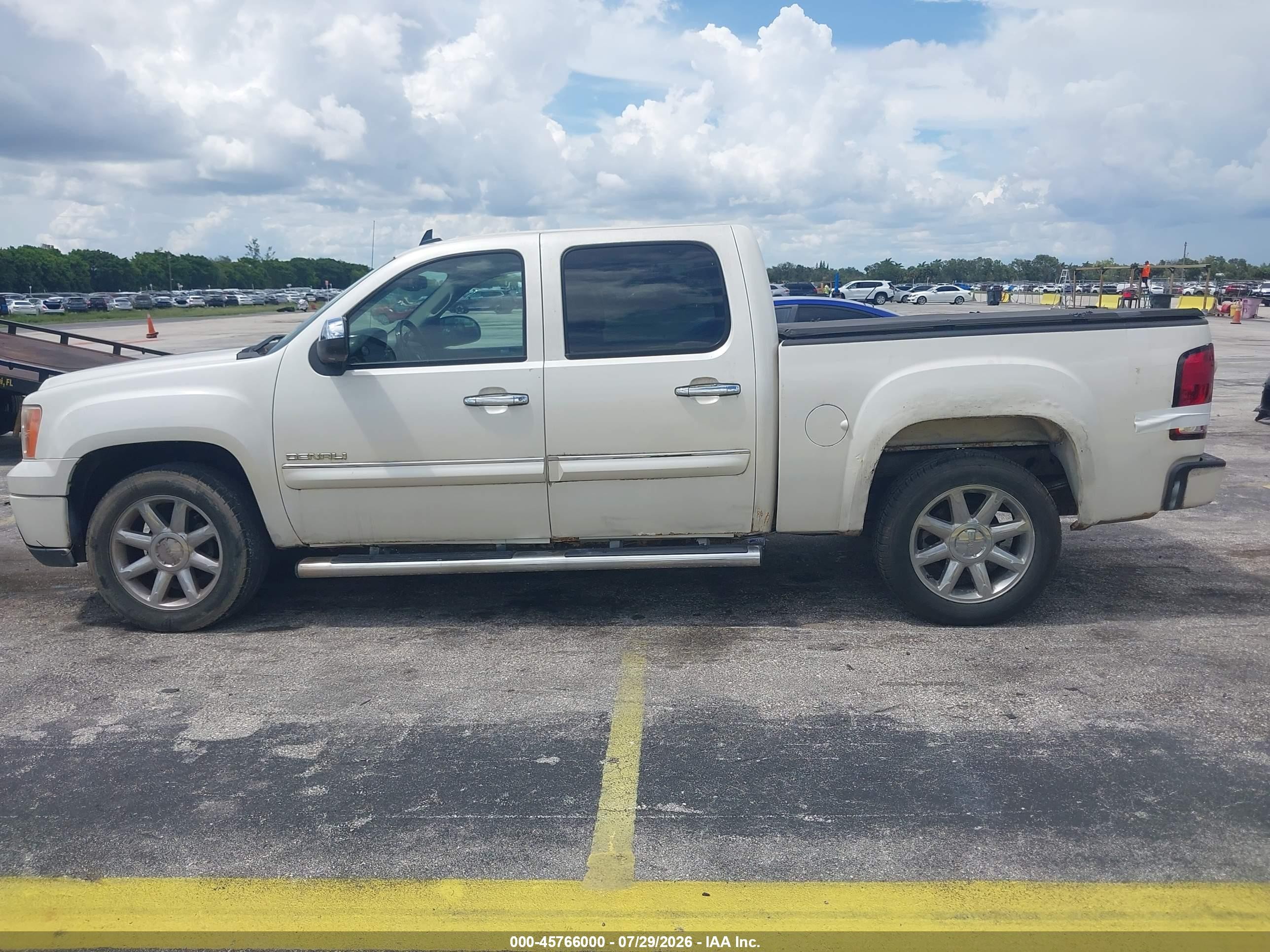 2011 Gmc Sierra 1500 Denali White vin: 3GTP2XE27BG198652