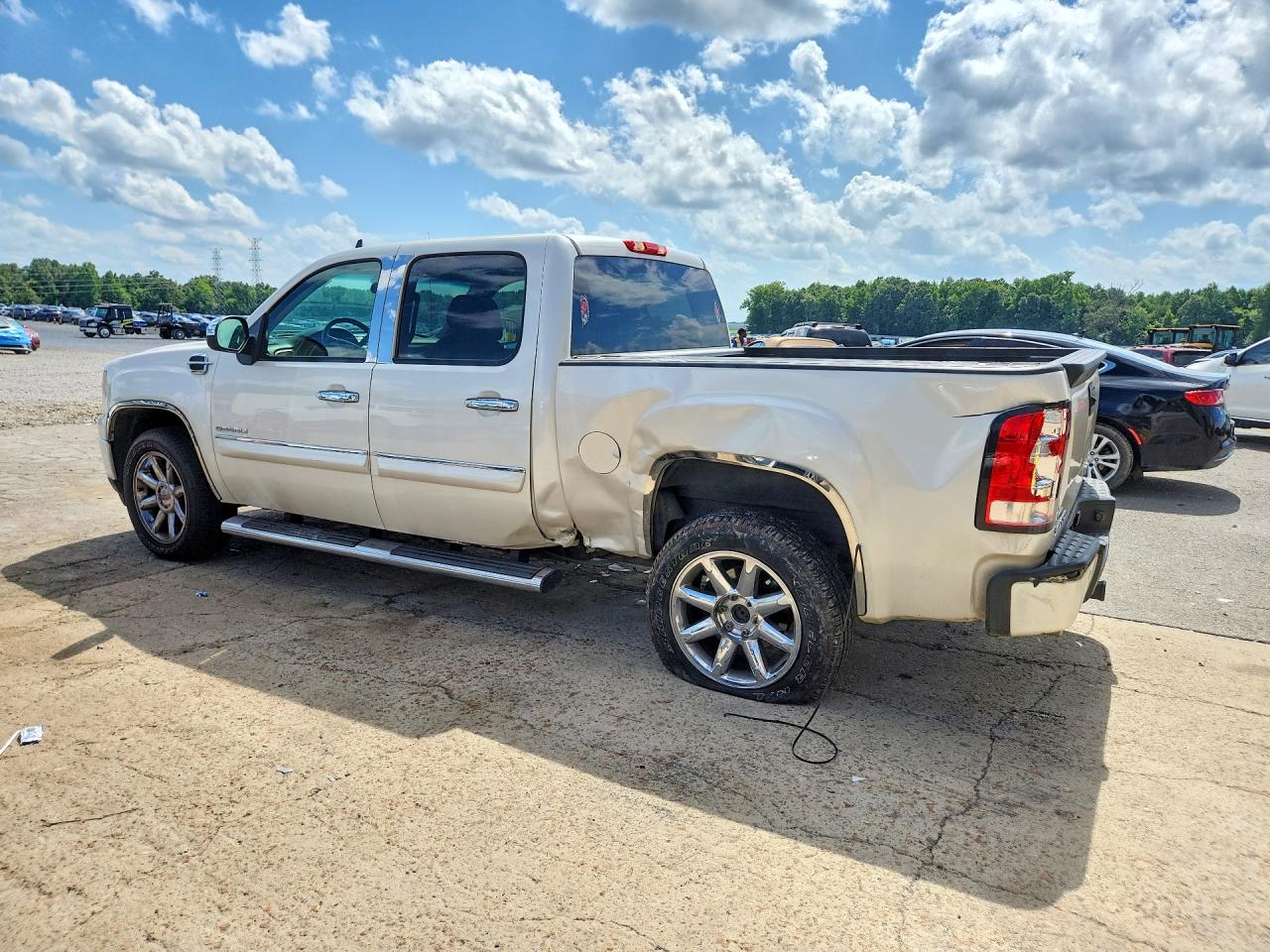 2011 Gmc Sierra K1500 Denali White vin: 3GTP2XE27BG382943