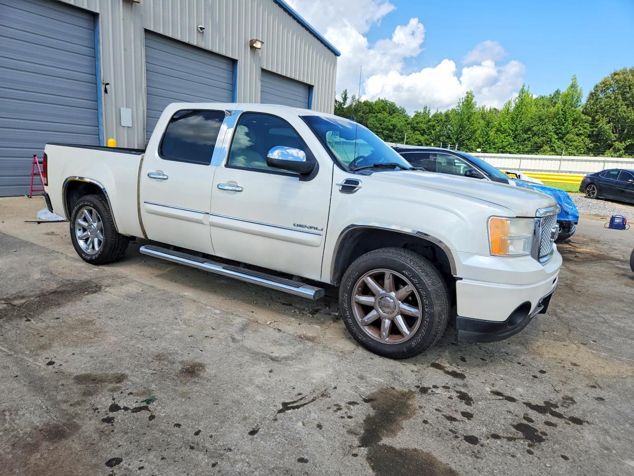 2011 Gmc Sierra K1500 Denali White vin: 3GTP2XE27BG382943