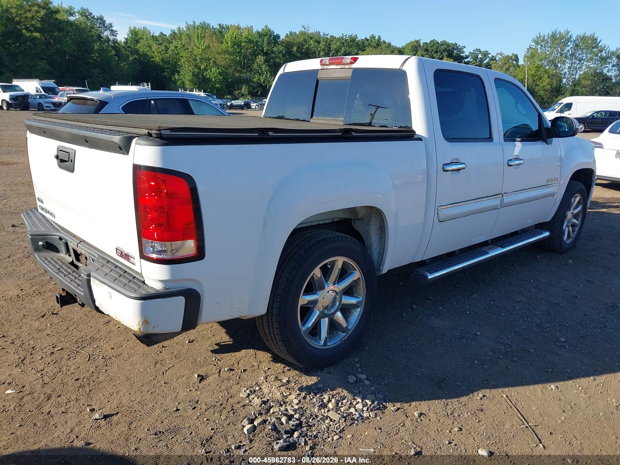 2011 Gmc Sierra 1500 Denali White vin: 3GTP2XE29BG148027