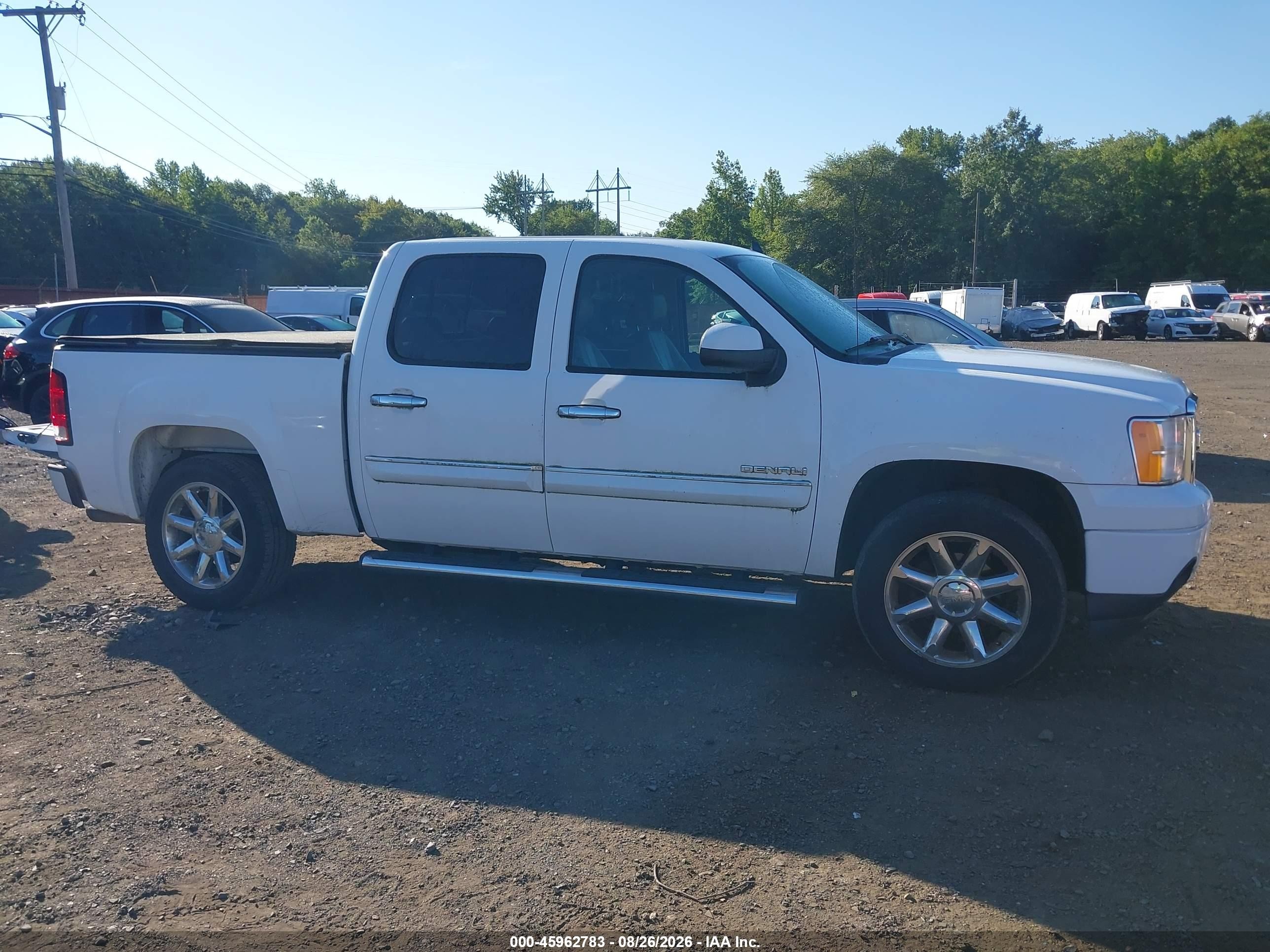 2011 Gmc Sierra 1500 Denali White vin: 3GTP2XE29BG148027