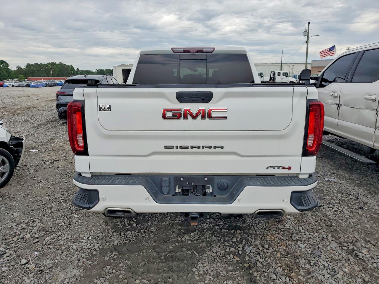 2021 Gmc Sierra K1500 At4 White vin: 3GTP9EED1MG202733