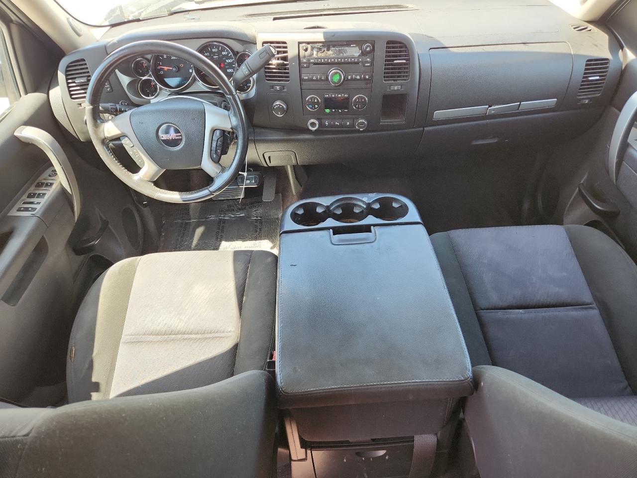 2010 Gmc Sierra K1500 Sle White vin: 3GTRKVE35AG265219 Damage: Radio, Broken, Replacement Required