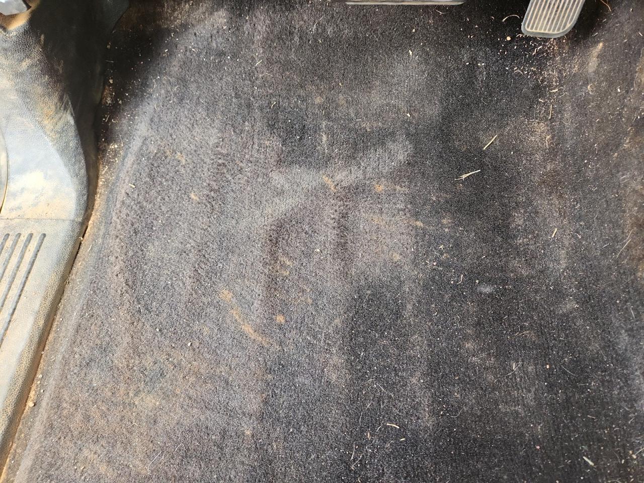 2010 Gmc Sierra K1500 Sle Синий vin: 3GTRKVE3XAG256046 Damage: Left Front Carpet, Stained, Permanent
