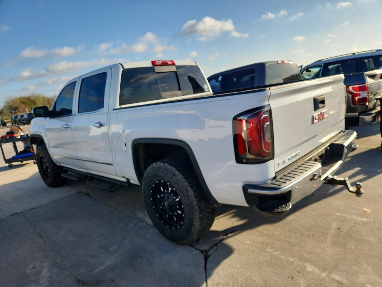 2017 Gmc Sierra K1500 Slt White vin: 3GTU2NEC5HG140063